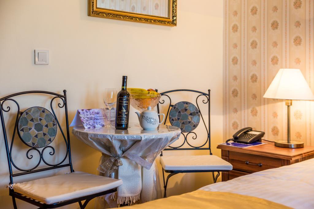 Villas Arbia - Margita Beach Hotel Banjol Bagian luar foto
