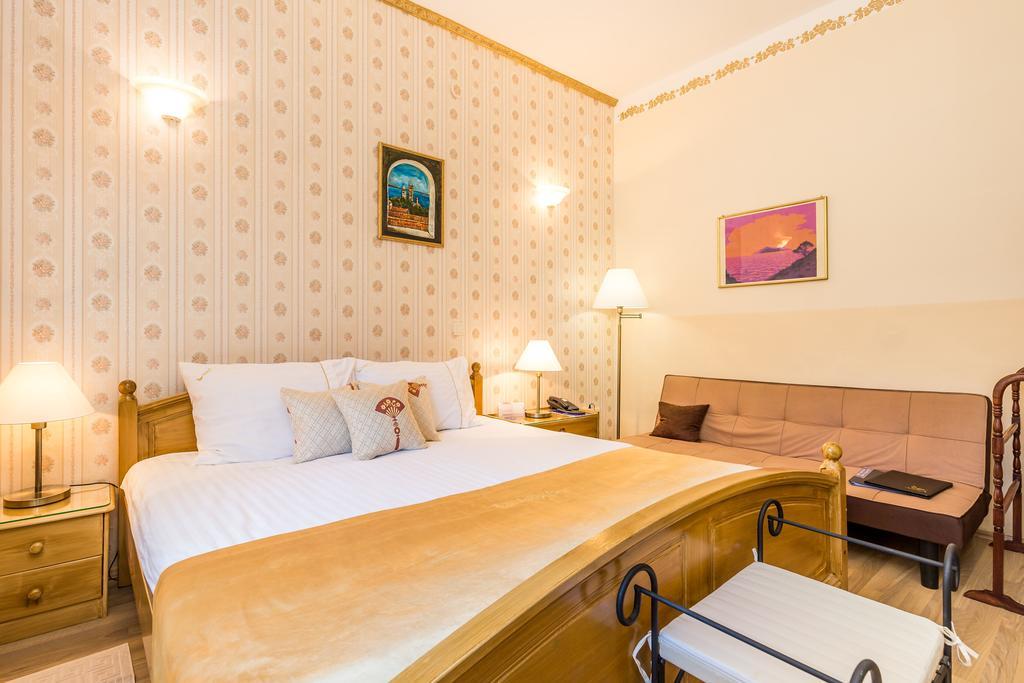 Villas Arbia - Margita Beach Hotel Banjol Bagian luar foto